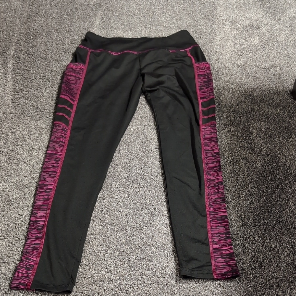 Black and Pink Capri Leggings